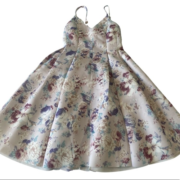Temt Dresses & Skirts - 🦋Host Pick🦋 V Cut Cream Floral Flowy Dress with Adjustable Straps